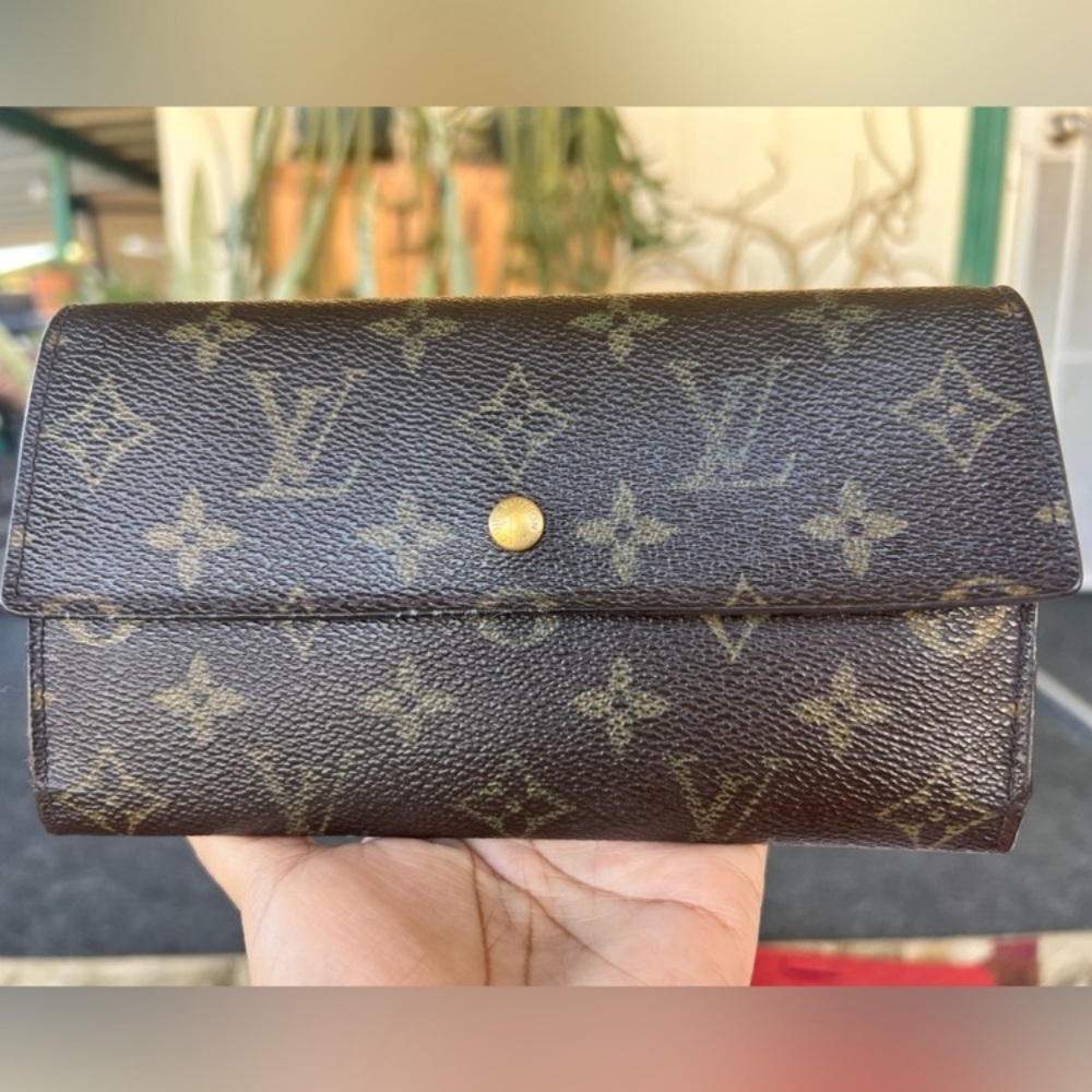EUC Louis Vuitton Monogram Wallet in Brown and Gold